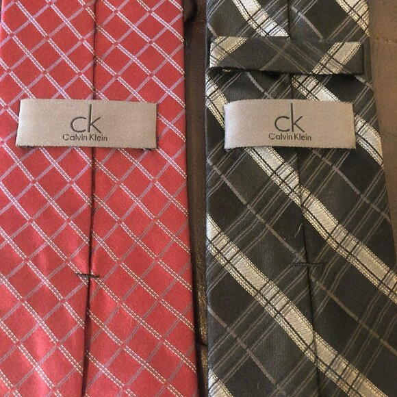 Calvin Klein Men's Ties Set of 2 Burgandy Grey Diamond Black & Grey Striped - Picture 3 of 3